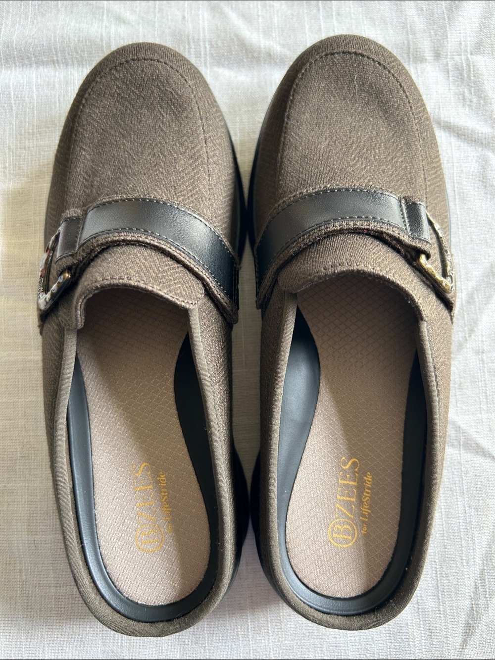 Bzees for Lifestyle Galleria Green Slip-On Moccasins 6M